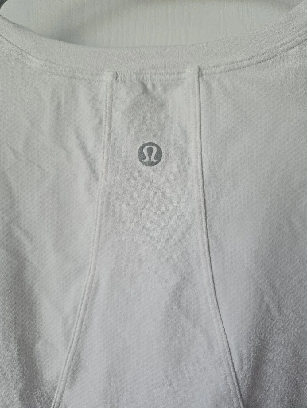 lululemon athletica Ed Curtis White Cropped Logo Tee Soze 8-10